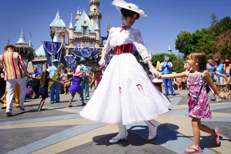 Expert Tips For Getting Around Disneyland During NNA 2016